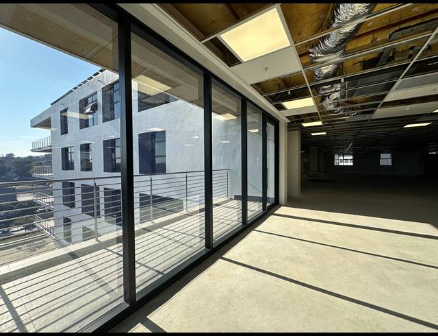 1,387M² OFFICE TO LET IN GLENADRIENNE